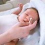 Ochi lipiți la bebeluși: cauze, tratament și prevenție