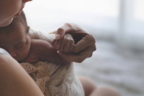 Povestea unei nașteri traumatizante: lichidul meu amniotic s-a transformat în puroi iar băiețelul meu a înghițit acel lichid de miercuri până duminică, când l-am născut