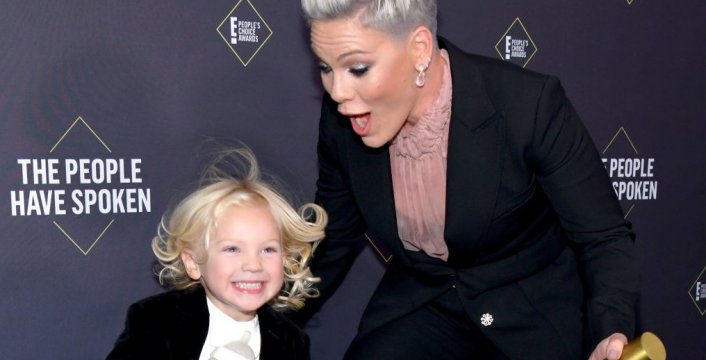 Pink cu fiul ei la E! People's Choice Awards