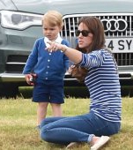 Kate Middleton si Printul George alaturi de William la un meci de polo