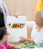 Copiii de la Casa Speranței nu pot merge la școală. Dar școala a venit la ei prin BIC