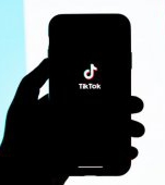 Mare grijă, părinți! TikTok a mai făcut o victimă: o fetiță de 10 ani și-a pierdut viața în urma unei provocări