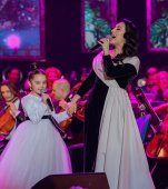 Eva Măruță, pe scenă alături de mama ei. Fetița moștenește talentul artistic al Andrei