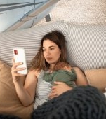 Studiu: 4 din 5 părinți își iau lecții de parenting de pe social media