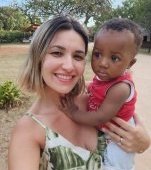 Ela Crăciun a adoptat cel de-al treilea copil din Africa