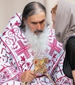 Arhiepiscopul Tomisului, ÎPS Teodosie: „O femeie căsătorită nu trebuie să umble cu capul descoperit"
