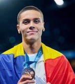 David Popovici este campion olimpic, dar se antrenează în condiții greu de imaginat. „Iarna se improvizează un balon în care ne-am obișnuit cu frigul"