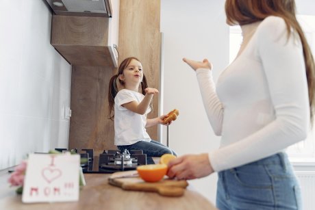 Îmi traumatizez copilul dacă nu-i spun în fiecare zi "Te iubesc"?