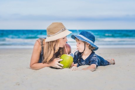 Apa de cocos: cum o incluzi în alimentația copilului și ce beneficii are