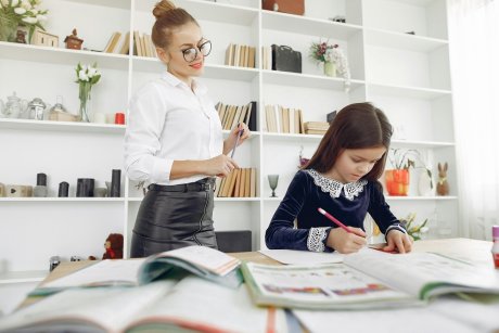 Profesorii nu mai au voie să facă meditații cu elevii de la clasă