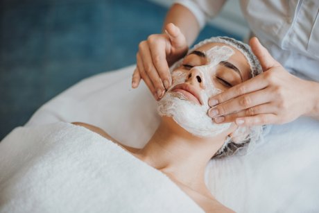 Glow peel: ce este și ce beneficii are pentru ten?