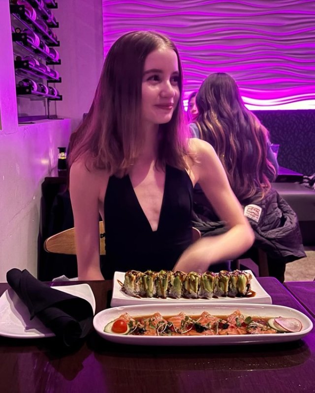 Irina Columbeanu a împlinit 18 ani, moment celebrat într-un restaurant sushi