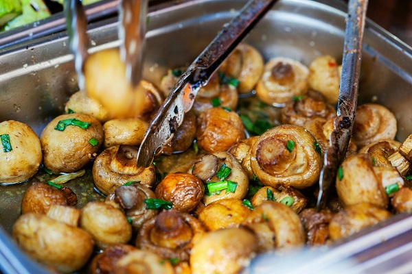 ciuperci champignon gatite cu verdeata