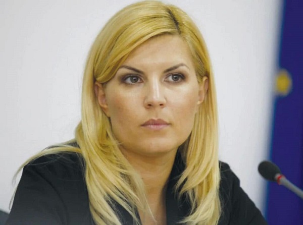 elena udrea la microfon