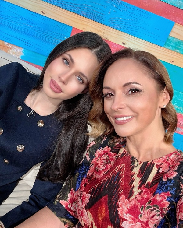 violeta banica selfie alaturi de mama ei andreea marin