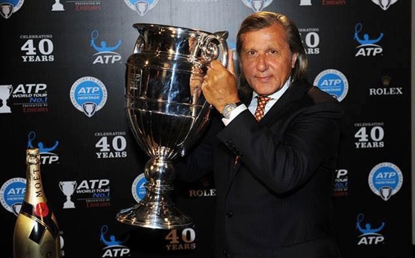 ilie nastase tine in mana o cupa argintie